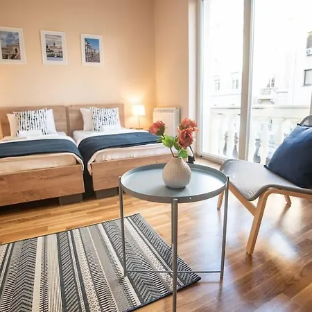3 Bdr For 6 Center Close To National Museum Belgrade
