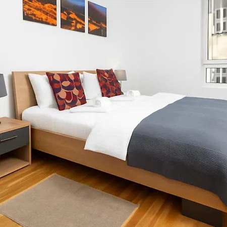 3 Bdr For 6 Center Close To National Museum Bělehrad